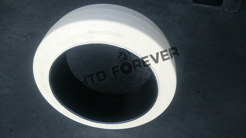 白色无恒实心轮胎