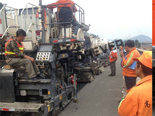 就地热再生机轮胎