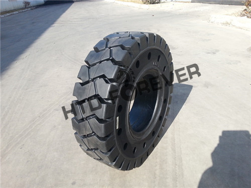 军用挂弹车轮胎