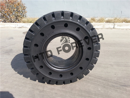 军用挂弹车轮胎